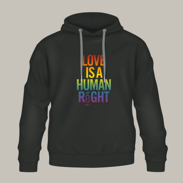 Schwarzer Hoodie, vorne der Aufdruck „Love Is A Human Right“ in Regenbogenfarben