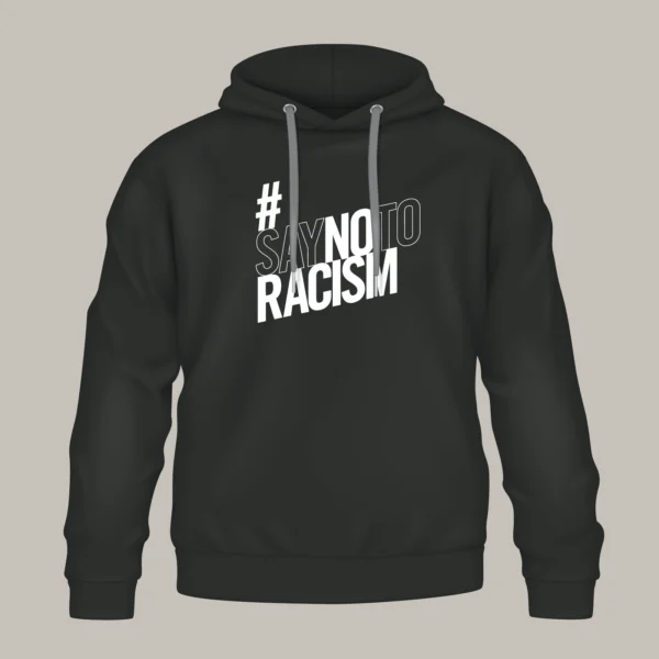 Schwarzer Hoodie, vorne der Aufdruck „Say NO To Racism“
